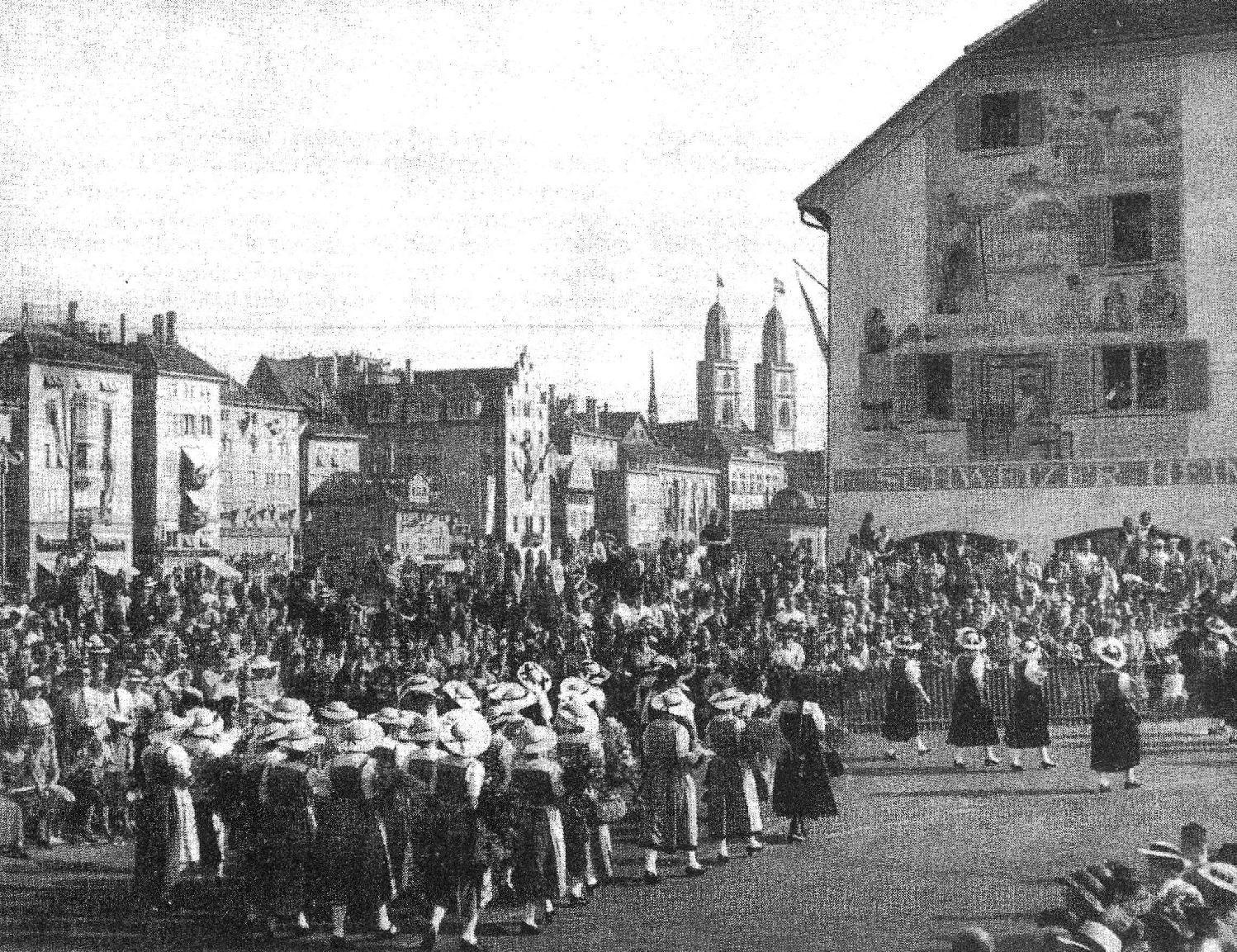 Ernst Laur, Zürcher Altstadt als Hintergrund für einen Trachtenumzug anlässlich der Landi